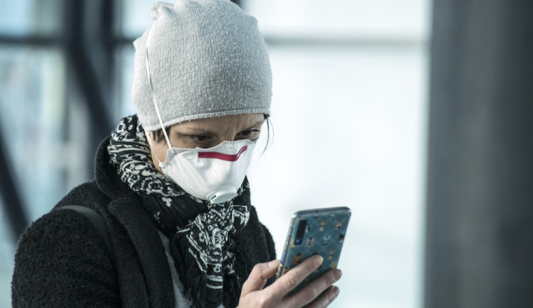 Od zítřka budou v hradecké nemocnici povinné respirátory FFP2