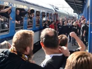 Z Hradce Králové vyrazí vlak plný fanoušků a hokejistů. Cílem je utkání CHL v Berlíně