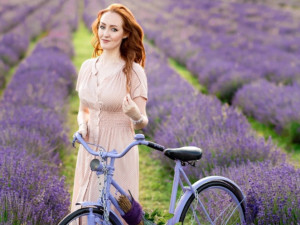 České Provence. Blahodárné účinky levandulí poznávají tisíce návštěvníků areálu kousek za Prahou