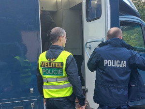 Během cvičného pátrání bylo třeba zahájit skutečné. V lese se ztratila houbařka