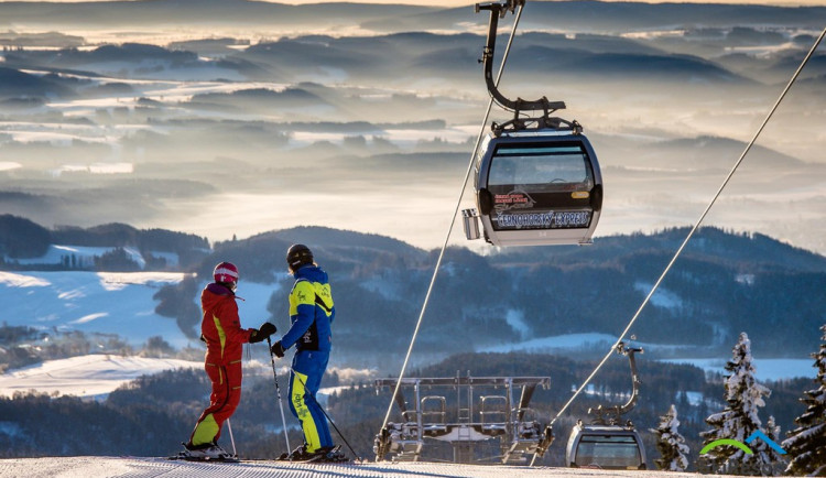 Skiareály v Královéhradeckém kraji zvažují úspory, někde omezí večerní lyžování
