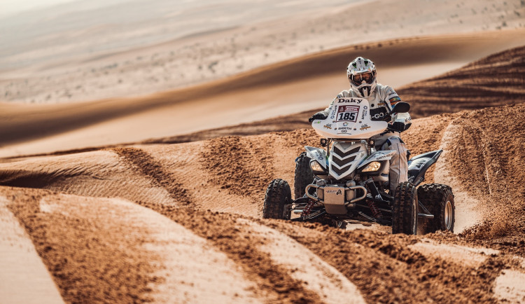 Jihočech vyráží na závod přes Afriku. Jako jediný jede na čtyřkolce