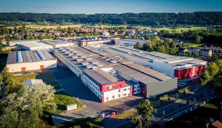 Textilka Juta kvůli ztrátě zakázek propustila 100 lidí, redukuje investice