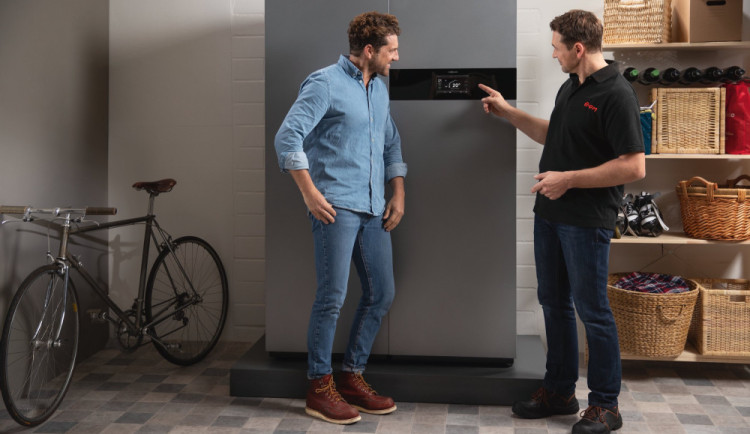 Nižší teplota či sprchování. E.ON Rádce ukazuje, jak ušetřit tisíce korun ročně