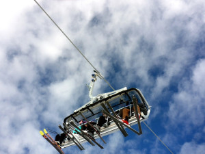 V Orlickém Záhoří už stojí první sloupy nového lyžařského areálu. Ani letos ale hotovo nebude