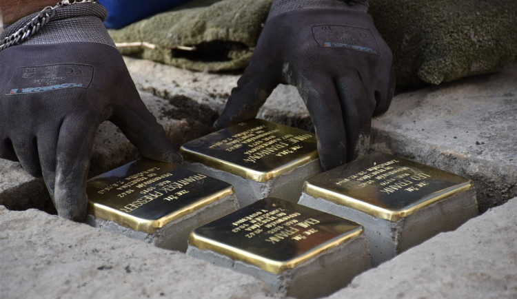 Kameny zmizelých připomínají osudy židovských rodin z Písku