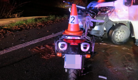 srážka motocyklisty s dodávkou v obci Záměl