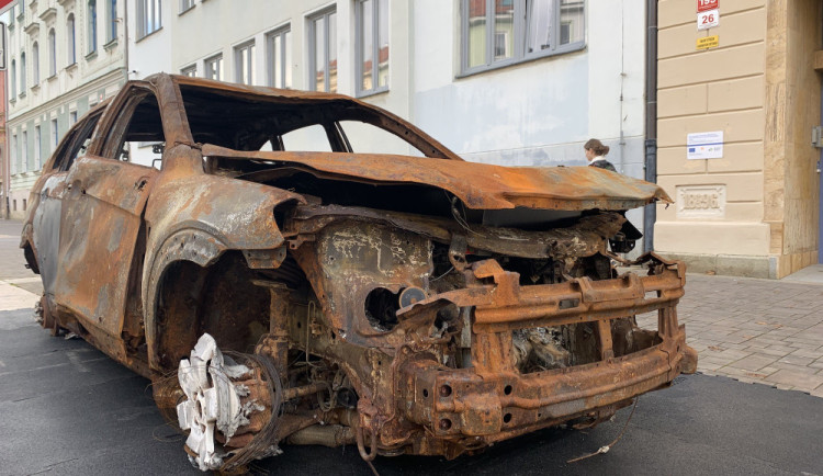 Kdo ji povolil a financoval? Fakta k výstavě vraků z Ukrajiny