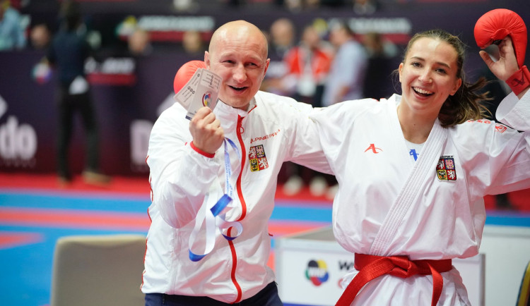 Jihočeská karatistka je ve finále mistrovství světa. Při telefonu s taťkou ukápla slzička, říká