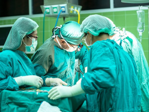 První operace srdce v Československu proběhla přesně před pětasedmdesáti lety v Hradci Králové