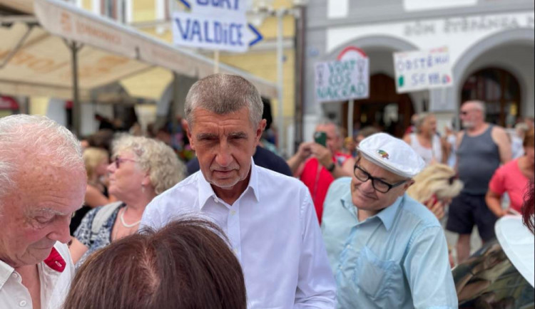 Bývalý premiér Andrej Babiš oznámil, že se rozhodl kandidovat na prezidenta