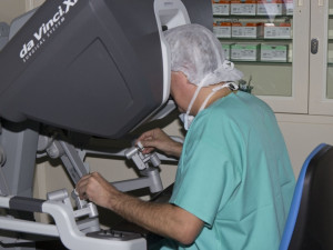 Fakultní nemocnice v Hradci provede ročně na padesát robotických operací srdce