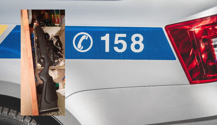 Muž střílel vzduchovkou na kolemjdoucí. Zásahovka v bytě našla i hledanou ženu