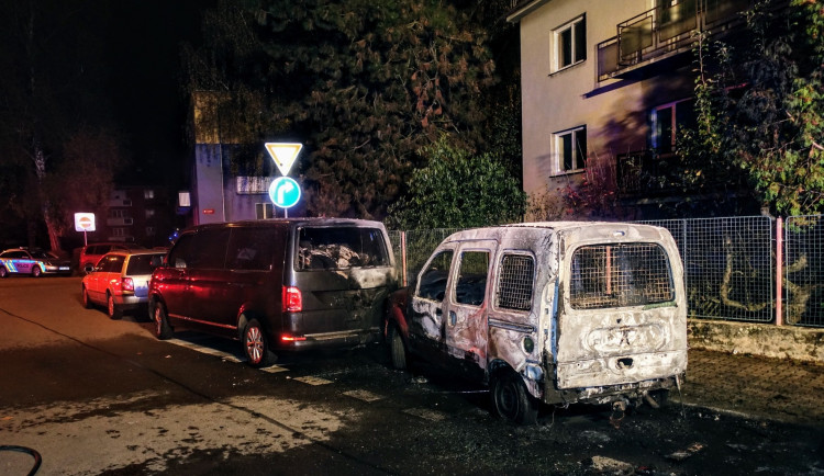 V Českých Budějovicích znovu hořela auta. Policie nevyloučila souvislost
