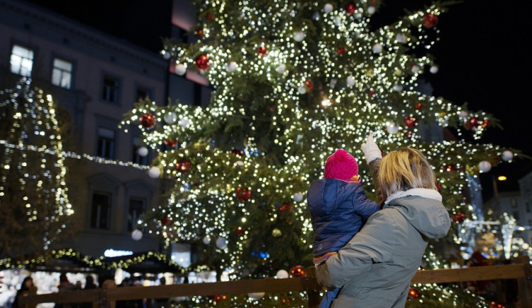 Města v hradeckém kraji připravují vánoční trhy. V Hradci Králové budou na Velkém náměstí