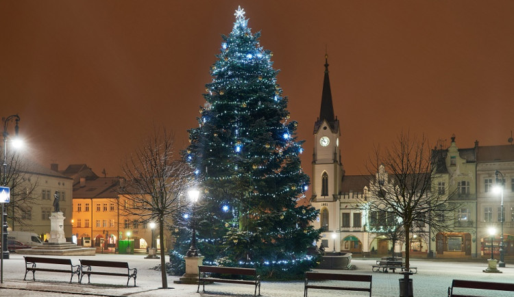 Vánoční strom i osvícení města v Trutnově bude, ruší se ale ohňostroj