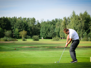 Golf už není jen pro bohaté. Je to levnější sport než lyžování, tvrdí golfový kouč Schovánek