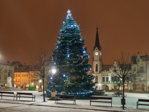 Vánoční strom i osvícení města v Trutnově bude, ruší se ale ohňostroj