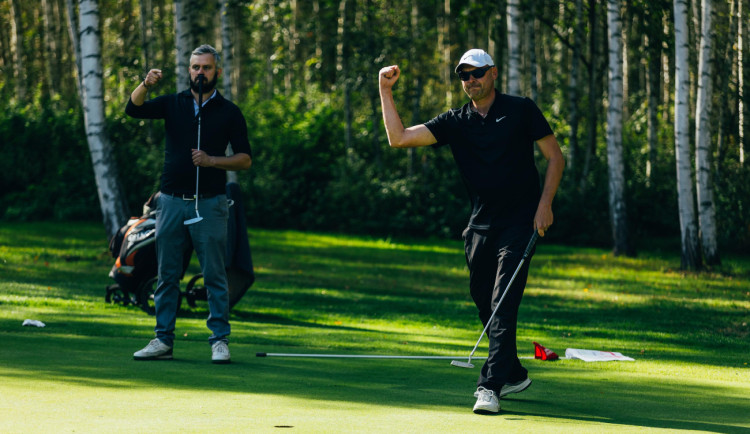 Golf už není jen pro bohaté. Je to levnější sport než lyžování, tvrdí golfový kouč Schovánek