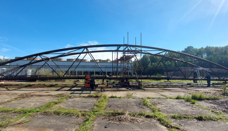 V polovině listopadu firma usadí novou lávku přes Ašskou ulici v Chebu