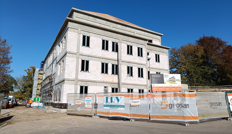 Stavební práce na novém pavilonu jičínské nemocnice dosud vyšly na 145 milionů
