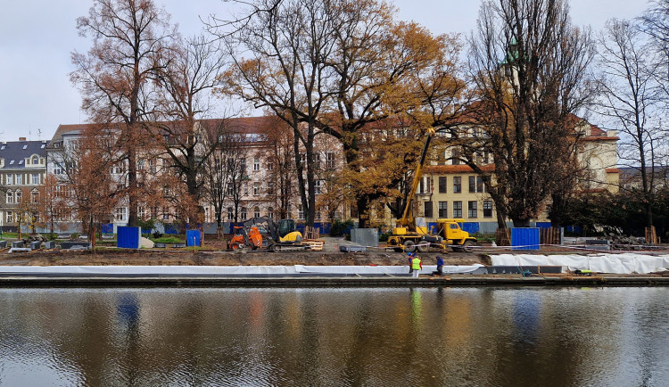 Dokončení budějckého parku Dukelská se posouvá