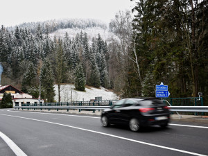 Cesta do Pece pod Sněžkou je znovu bez omezení dopravy, bez kolon
