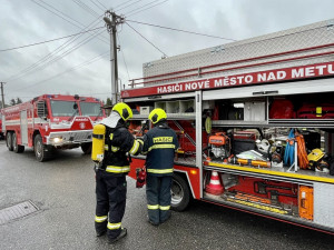 zásah hasičů při požáru rodinného domu v Jestřebí