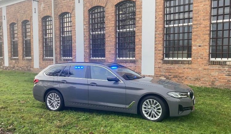Nový policejní vůz v civilních barvách