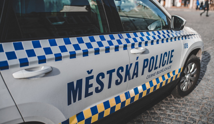 Opilá žena usnula v obchodě. Nadýchala dvě promile a skončila na záchytce