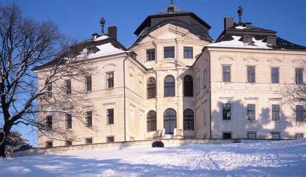 Opravy budov v zámeckém areálu Karlova Koruna jsou za polovinou