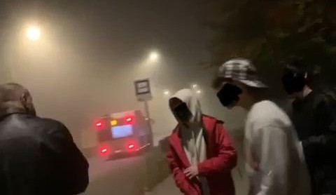 Skupinka mladistvých na sídlišti napadla muže. Policisté dva z nich obvinili