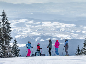 V Krkonoších se dnes poprvé lyžovalo v nové zimní sezoně