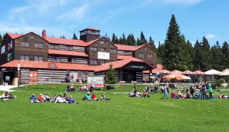 Krkonoše přilákaly na podzim davy turistů a výletníků, bylo hezky a relativně teplo