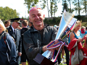 Končí jeden z nejdéle sloužících hasičů v kraji. Kolegové se s ním rozloučili se vší parádou