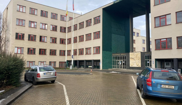 Hradec Králové plánuje na rok 2023 snížení investic na 523 milionů a schodkový rozpočet