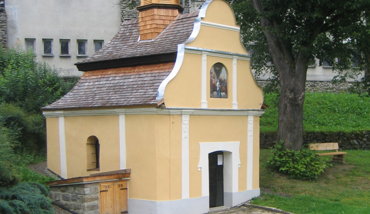 Z kaple někdo ukradl sto let starou sošku Panny Marie. Nepochopitelné, říká starosta