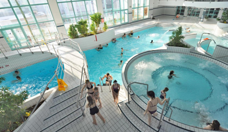 Hradec Králové zdraží vstupné do akvacentra a bazénu až o 20 procent
