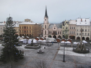 Adventní trhy nachystal i Trutnov, stánky se už řadí na Krakonošově náměstí