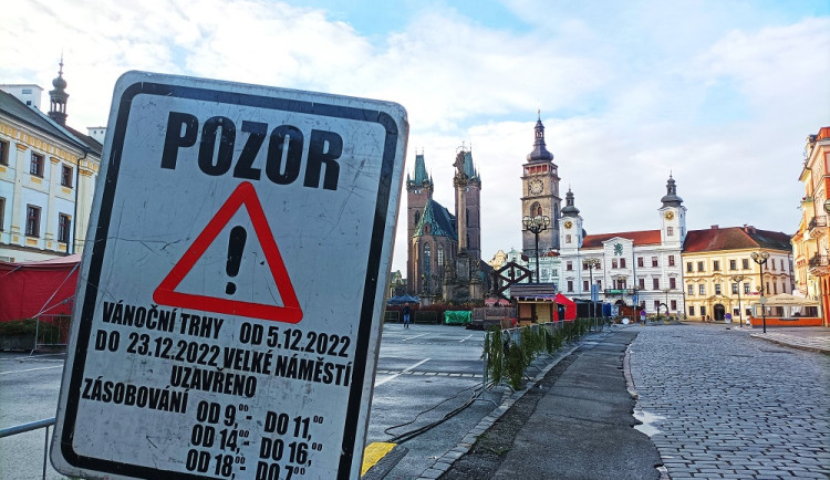 Rezidenti zaparkují na svých místech i během trhů, dušuje se hradecká radnice