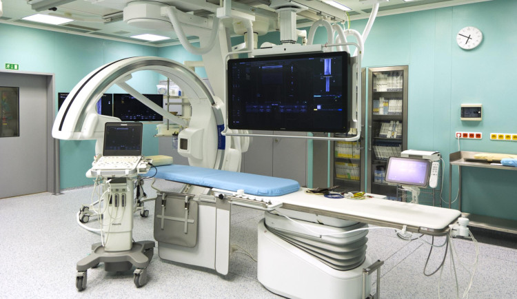 Hradecká nemocnice vyměnila přístroj na diagnostické výkony v cévách