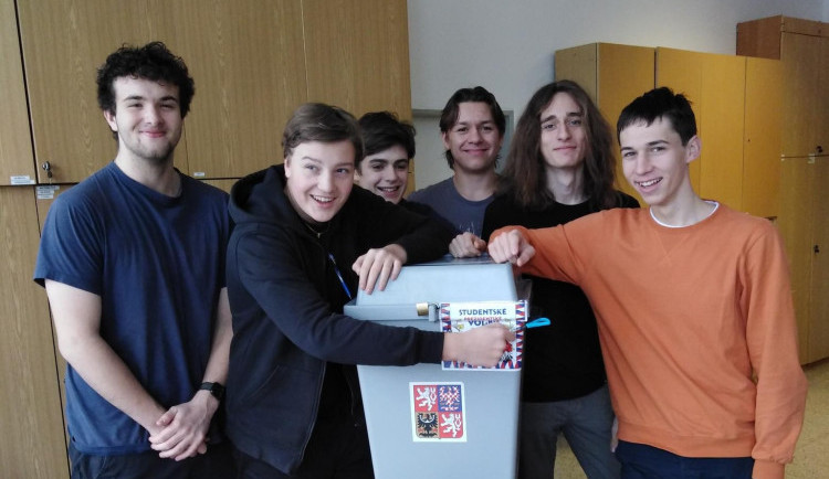 Studentské volby mají jasnou vítězku. Vyhrála Nerudová, prezidentkou by byla už po prvním kole