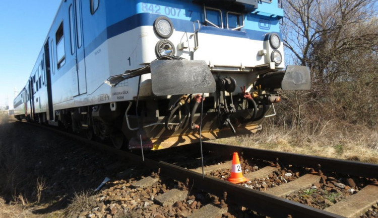 Tragická nehoda v kolejišti. Vlak na Liberecku srazil člověka, ten střet nepřežil