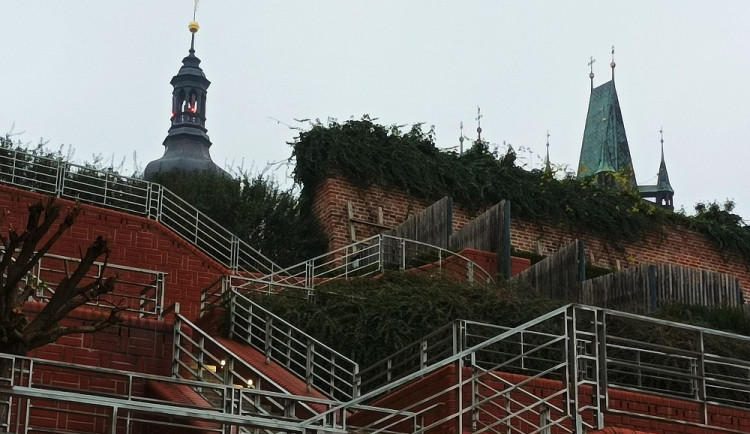 PLÁNY 2023: Hradec bude mít nový fotbalový svatostánek a začne výstavba D11