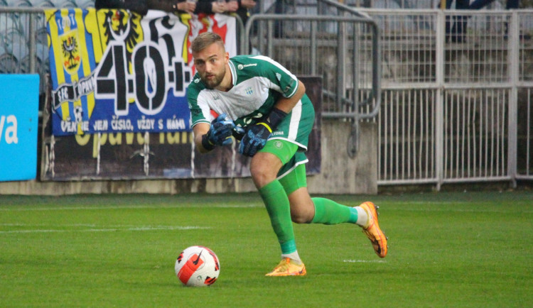 Brankář Zadražil se stane hráčem Plzně. Do Prahy má namířeno Babacar