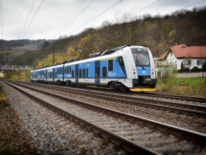 Vlak v Jaroměři na Náchodsku usmrtil muže, vlaky už tudy opět jezdí