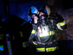 Na Trutnovsku zachvátil požár stáje. Uhynulo asi 150 krav