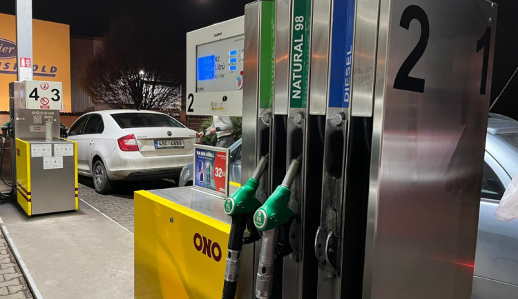 Ceny pohonných hmot v Česku začaly s novým rokem růst