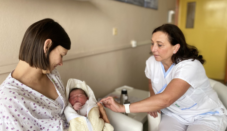 Znojmo loni přivítalo na svět Nikitu i Carmen. Porodníci se nejvíc nadřeli o státním svátku