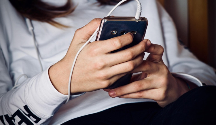 Americký voják má na kontě další úspěch. Matku s dcerou okradl o statisíce